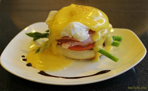 Dinelli's Gourmet, Eggs Benedict ... The Beautiful One (",)