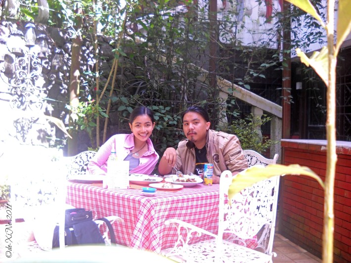 Al fresco dining at Villa La Maja