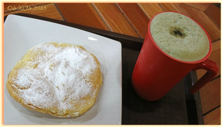 Under the Tree Book Cafe cream puff and green tea cafe latte