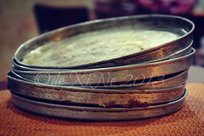 Casa Pizzeria/De Leon Pizza empty pizza pans