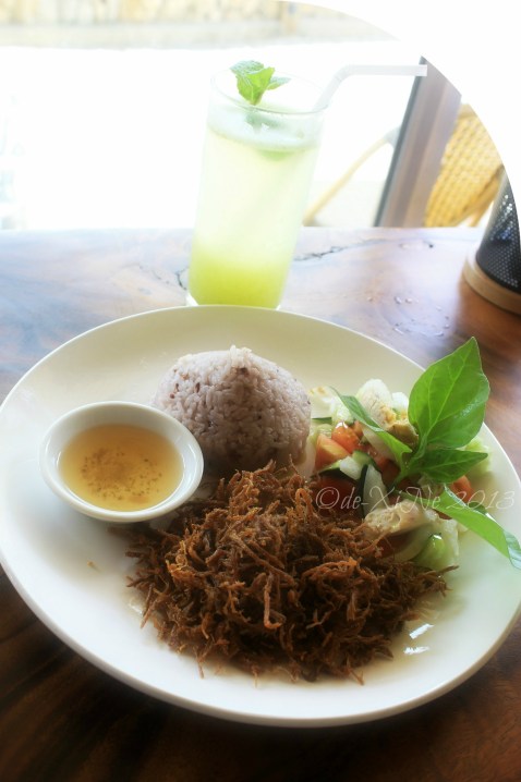 Cafe Sabel at BenCab Museum duck flakes with tomato egg salad