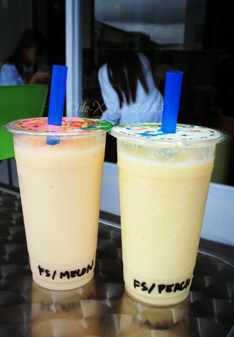 Latreia Baguio melon and peach smoothies