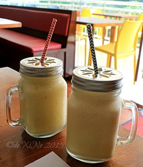 Baguio Pick-A-Pot Asian Fusion restaurant melon and mango-banana smoothie