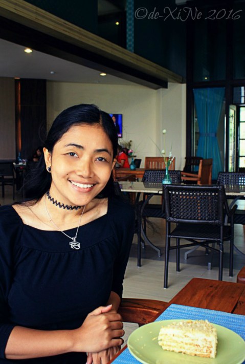 Baguio Manduto Restaurant at Pinewoods Golf and Country Club 2016 X at Baguio Manduto Restaurant at Pinewoods Golf and Country Club enjoying Kharis Bakeshop's sans rival