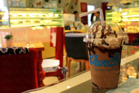 Baguio Vanilla Cupcake Bakery at Kamiseta Hotel 2016 Baguio Vanilla Cupcake Bakery at Kamiseta Hotel java chocolate mousse vanillatte