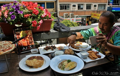 Sir Dean of Watwat World at Baguio Zola Resto Cafe 2017