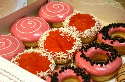 J.Co Donuts at SM strawberry donuts 2017