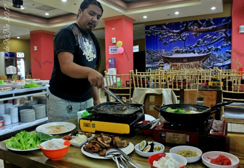 Baguio Korean Manor Buffet 2017 Race on grilling duty at Baguio Korean Manor Buffet 2017