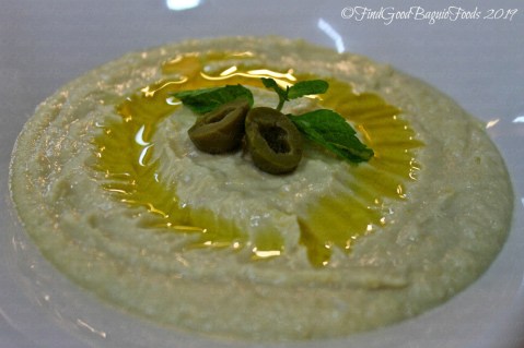 Baguio Qilla Restaurant hummus with bread 2019
